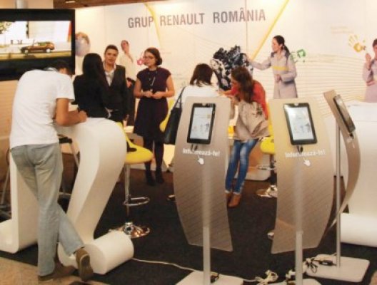 Specialiştii Renault vorbesc studenţilor la Polifest